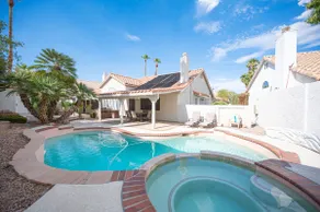 35% OFF - Delightful 4 Bedroom with pool - Image 2
