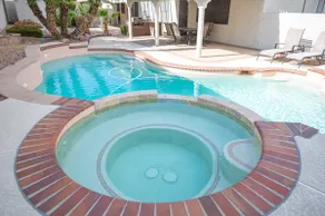 35% OFF - Delightful 4 Bedroom with pool - Image 3