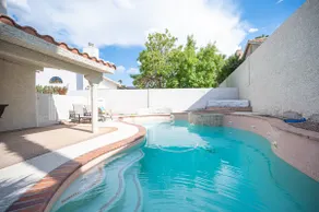 35% OFF - Delightful 4 Bedroom with pool - Image 4