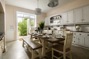 Downwood Vineyard Manor House in Idyllic Countryside - Image 4