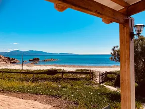 House in a cove, on a sandy beach - Image 2