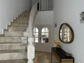 Schöne Villa an einem breiten Kanal mit 15m Liegeplatz und beheiztem Pool! - Image 3