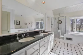 Country Castle-Complete privacy-minutes from town - Image 4