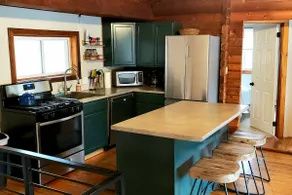 Cozy Log Cabin, 5 Min to Ski, Great for Groups, Oversized Deck, Dog-friendly - Image 3