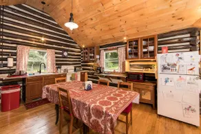 Renovated & rustic cozy cabin with large yard, close to Ohiopyle - Image 4