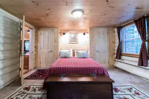Renovated & rustic cozy cabin with large yard, close to Ohiopyle - Image 5