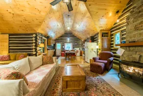 Renovated & rustic cozy cabin with large yard, close to Ohiopyle - Image 2