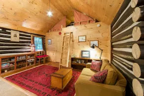 Renovated & rustic cozy cabin with large yard, close to Ohiopyle - Image 3