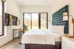 Chic and Boutique - Central Austin Estate - Image 3