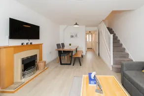 Peaceful terrace house with allocated parking bay - Pass the Keys - Image 4