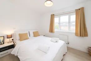 Peaceful terrace house with allocated parking bay - Pass the Keys - Image 3