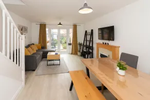 Peaceful terrace house with allocated parking bay - Pass the Keys - Image 5