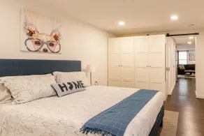Bright, Stylish Garden Apartment minutes to NYC - Image 5