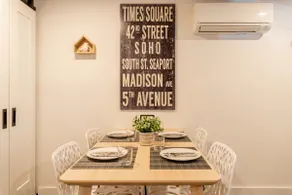 Bright, Stylish Garden Apartment minutes to NYC - Image 4