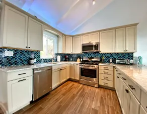 Recently Built! - 3 Bed/3 Bath House with Amazing View & Large Private Deck - Image 2