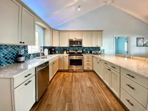 Recently Built! - 3 Bed/3 Bath House with Amazing View & Large Private Deck - Image 3