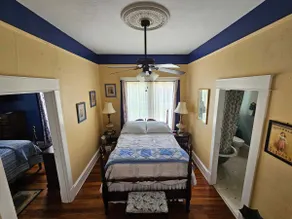 Historic Downtown Bungalow w/piano - Image 3