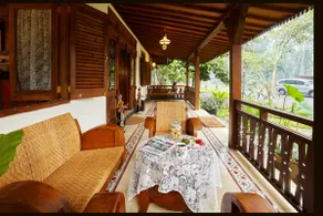 Traditional 4 bedroom house with beautiful garden - Image 2