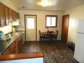 Entire duplex next to waterfront - Image 4