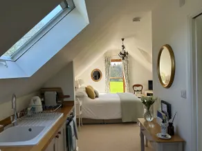 The Old Doctors Retreat- Near Soho Farmhouse - Image 3