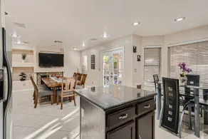 Centrally Located 3BR: Strip View, Spa & Garden - Image 5