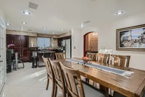 Centrally Located 3BR: Strip View, Spa & Garden - Image 4