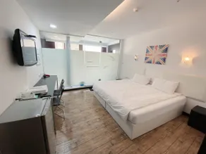 ”Ai He Ri Yang” Deluxe Double Room | Private Bathroom (Near Yanchengpu Station, Ai He, B2) - Image 4