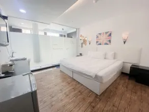 ”Ai He Ri Yang” Deluxe Double Room | Private Bathroom (Near Yanchengpu Station, Ai He, B2) - Image 3