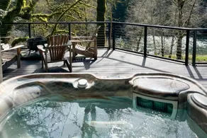 Incredible River House in the Columbia River Gorge - Image 2