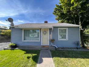 Stylish sanctuary: Alberta St R&R Bungalow - Image 2
