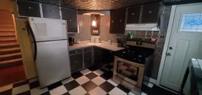 UPSCALE HOME CENTRALLY LOCATED IN SOUTH SIDE FLATS - Image 3