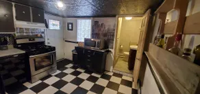 UPSCALE HOME CENTRALLY LOCATED IN SOUTH SIDE FLATS - Image 2