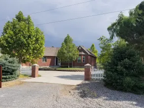 Quiet Rural 4-Bed w/ Lush Yard, Views & Parking. - Image 3