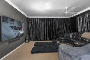 Hunter Home with POOL / CINEMA ROOM / PING PONG - Image 3