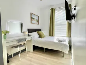 SuperFast Wi-Fi *Newly Refurbished* Sleeps 3-6 ppl - Image 1