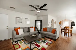 Cozy Manor Home near COTA, Expo Center &Austin - Image 2