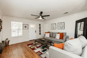 Cozy Manor Home near COTA, Expo Center &Austin - Image 4