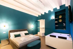 Carlo Suite Apartments with Hot Tub - Image 5