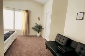 INDEPENDENT 4 Bdr Home Nr Downtown NO CLEANING FEE - Image 3