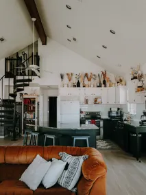 Red Farmhouse on 17 acres~20 min to Waco &Magnolia - Image 3
