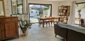 Villa amid olive trees, 1.3 km from the port. - Image 3
