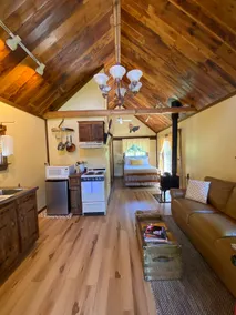Adorable Country Cabin with Hot Tub - Image 5