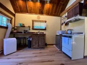 Adorable Country Cabin with Hot Tub - Image 4