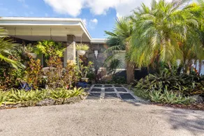 Studio Apartment Dino's Place - Image 5