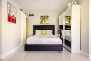 Studio Apartment Dino's Place - Image 3