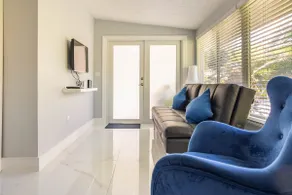 Studio Apartment Dino's Place - Image 2