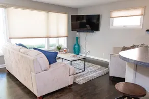 Renovated 3BR 2.5B w/fast wifi right by stadium! - Image 5
