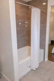 Renovated 3BR 2.5B w/fast wifi right by stadium! - Image 3