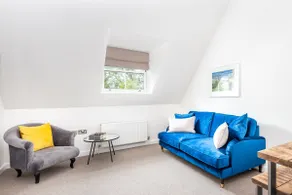 Modern York Apartment - Free Parking - Sleeps 7 - Image 5