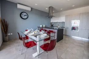Clifftop Modern Apartment - Image 5